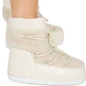 Moon type snow boots